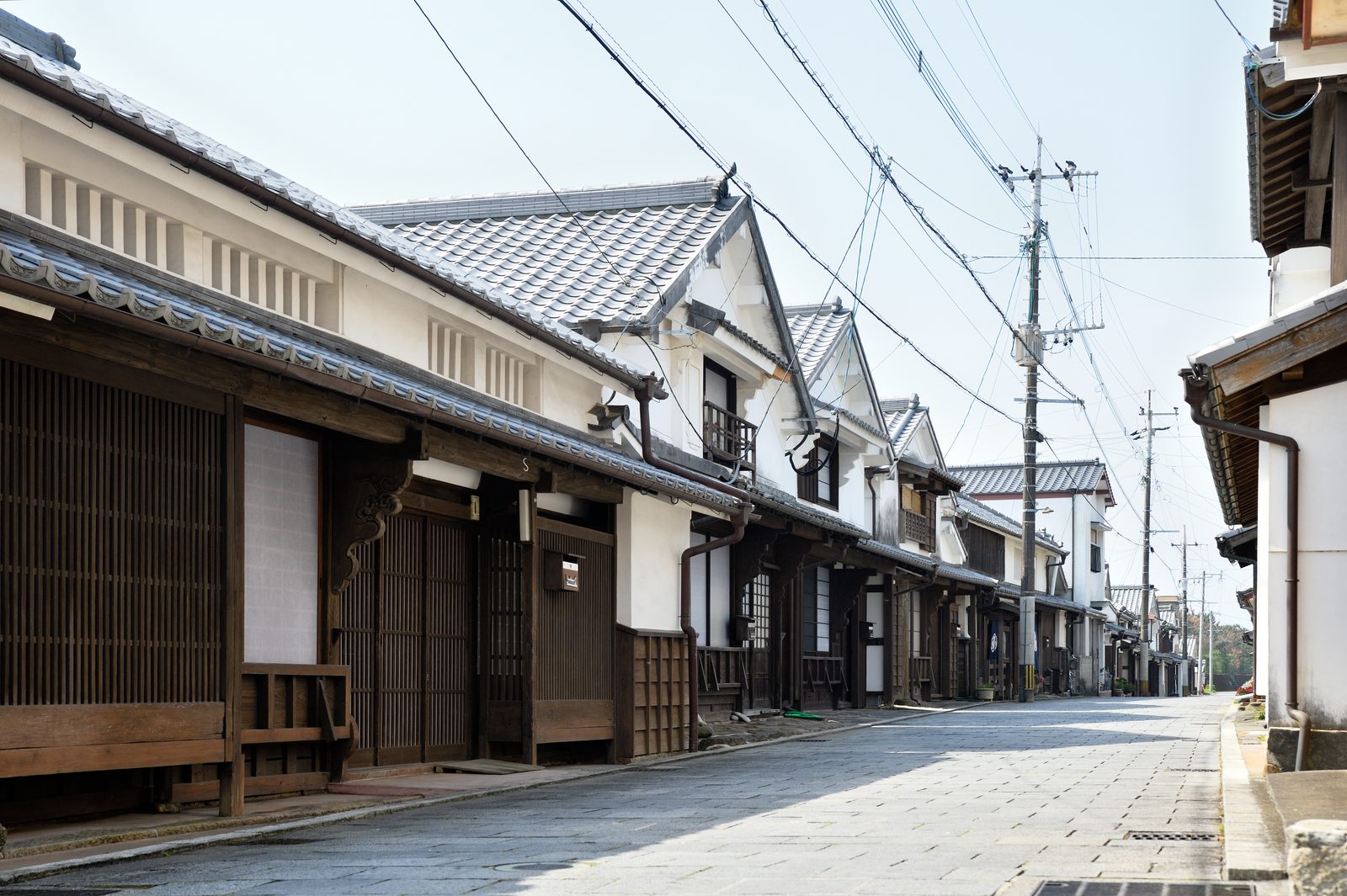 A stone-paved alley between old buildings