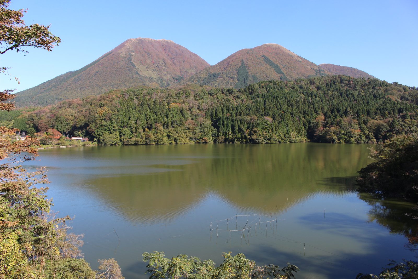 Mount Sanbe reflected in the calm water of Ukinuno Pond