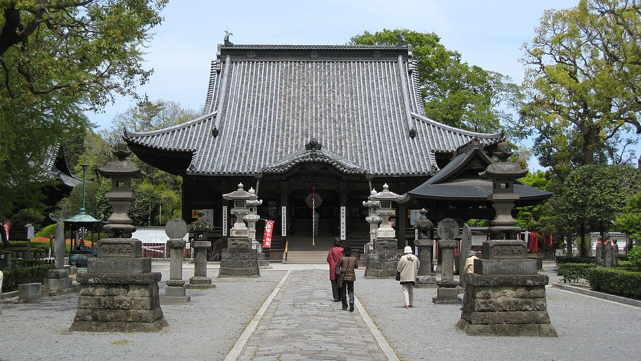 The main hall of Banna-ji at the end of a stone path lined with stone lanterns
